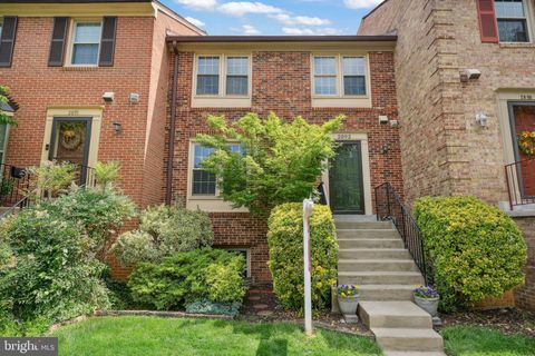 2893 SUTTON OAKS LANE VIENNA VA 22181