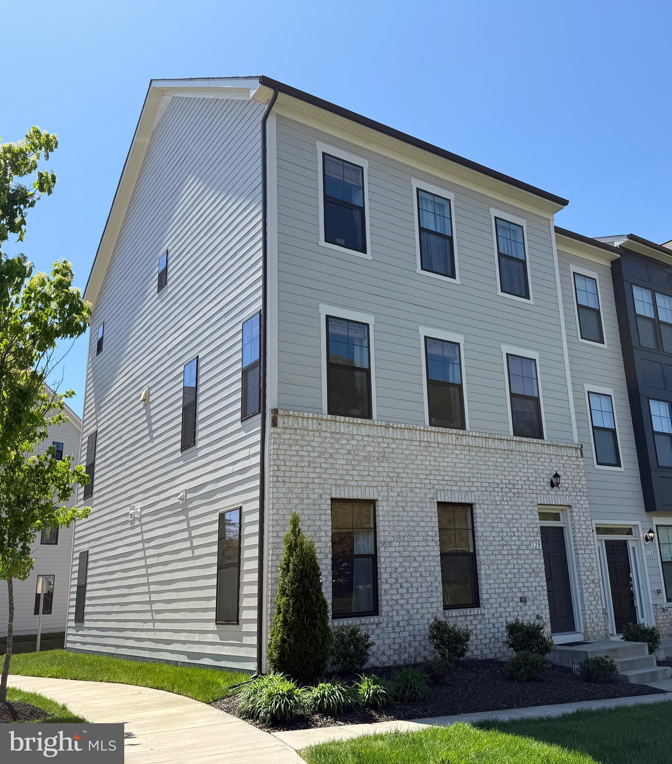 HIGHLANDER PARK - Residential Lease