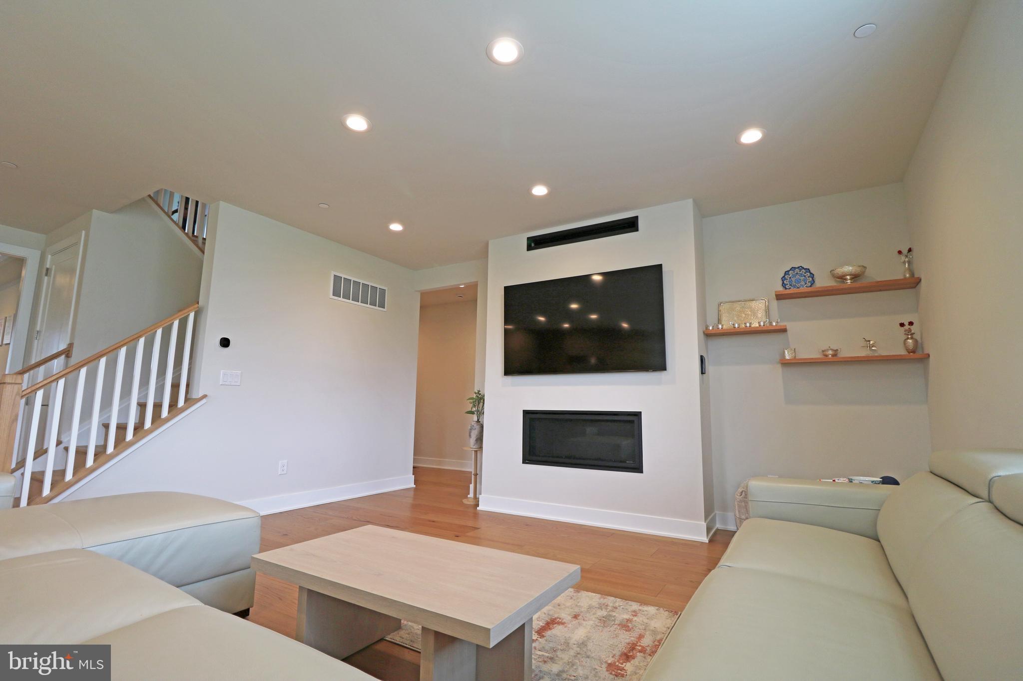 KING OF PRUSSIA - Residential