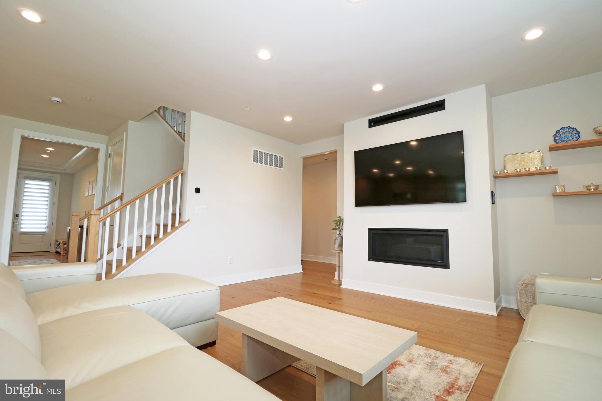 KING OF PRUSSIA - Residential