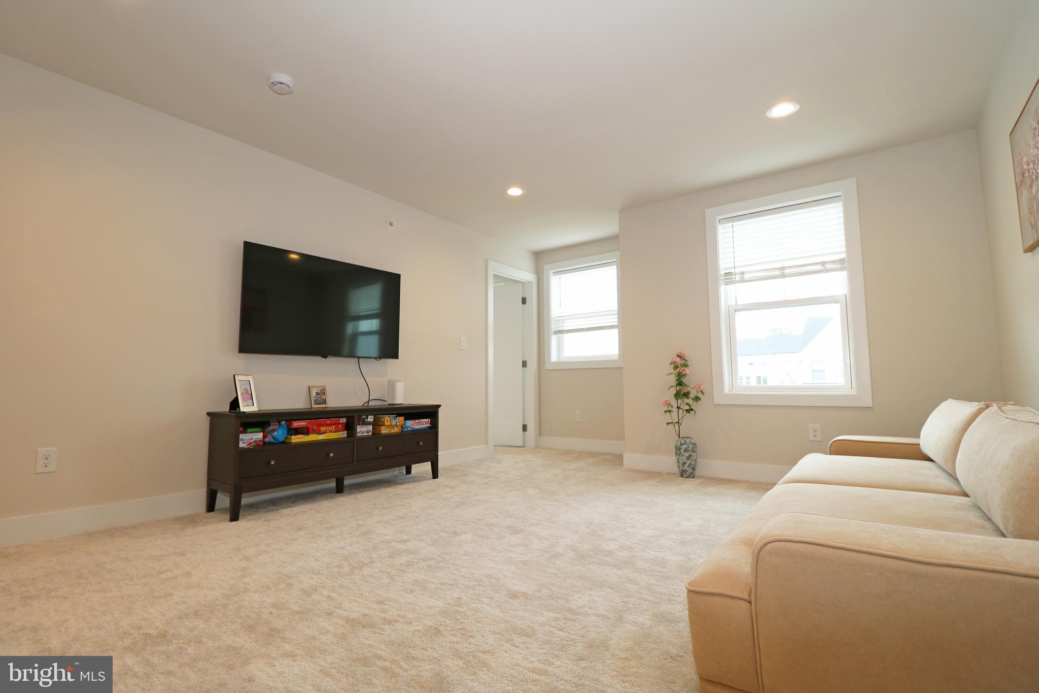 KING OF PRUSSIA - Residential