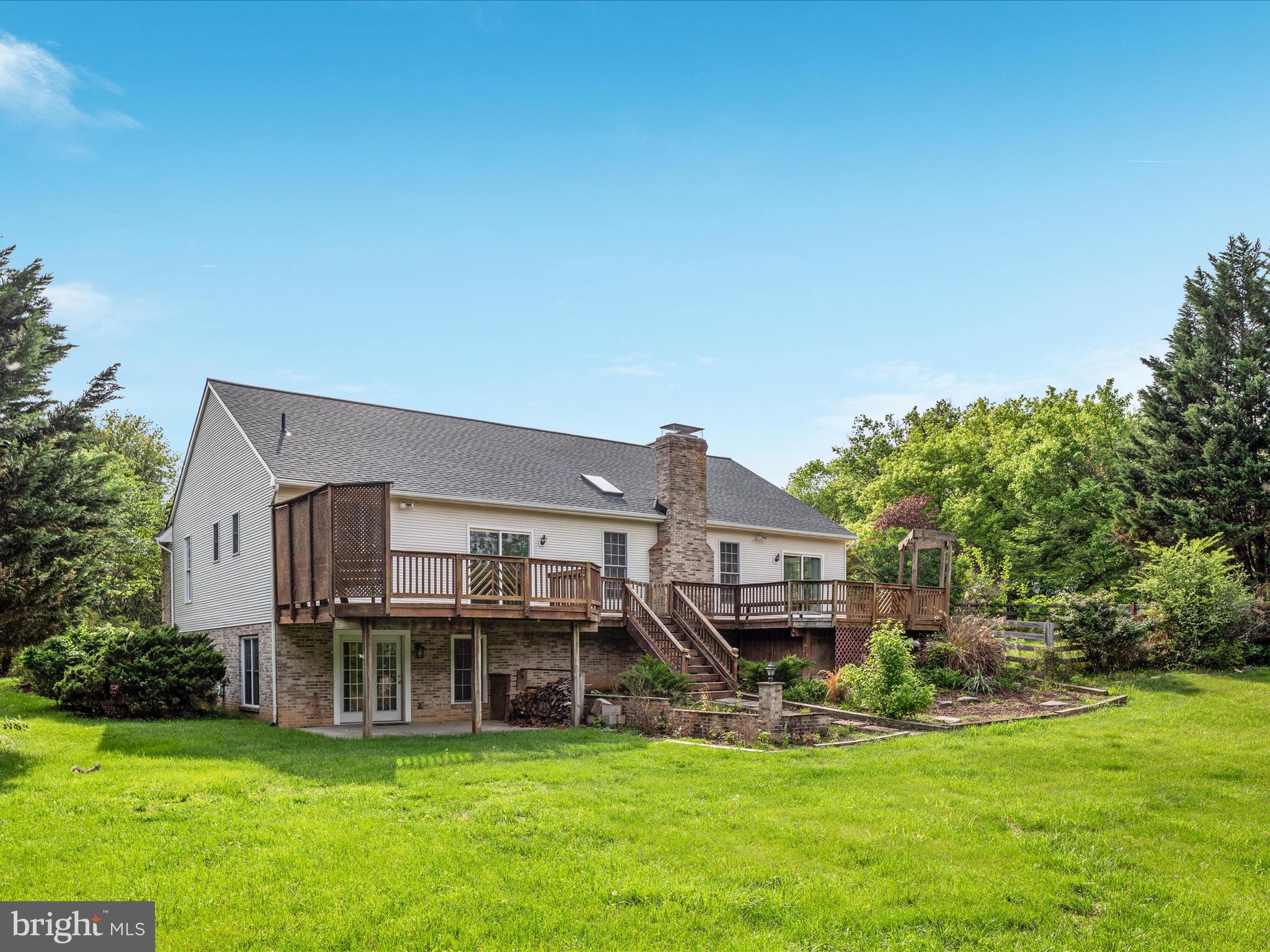 61 RIVER COURT