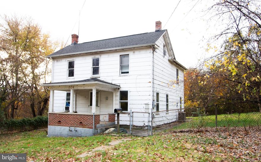 Perfect investor opportunity! There's so much potential with this 3 bedroom, 1 bathroom fixer-upper situated on a large lot. Selling as-is, major rehab is needed. Cash-only sale. Schedule your tour today!