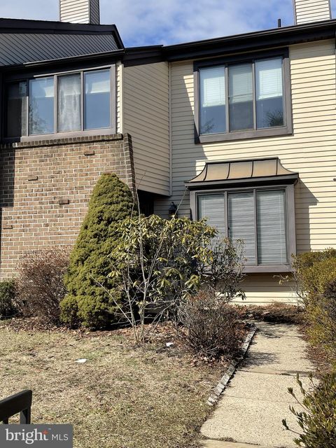 Homes For Sale - 4 Independence Place<br/> NEWTOWN, PA 18940