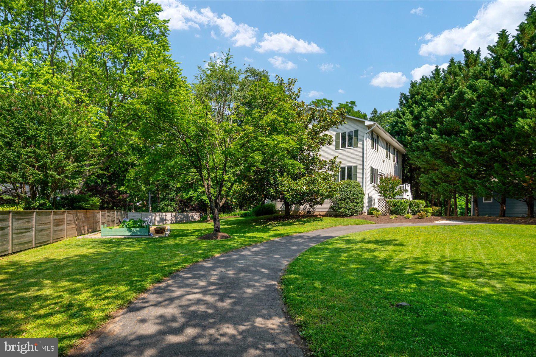 2710 PARKVIEW DRIVE