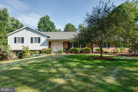 208 IMPERIAL DRIVE MOHNTON PA 19540