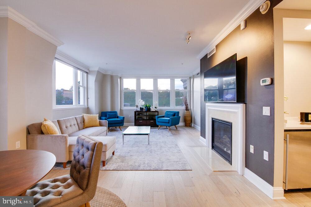 THE RITZ-CARLTON RESIDENCES - Residential Lease