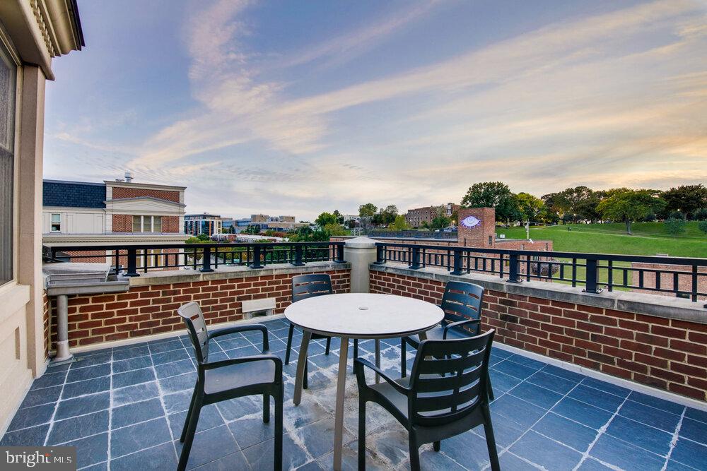 THE RITZ-CARLTON RESIDENCES - Residential Lease