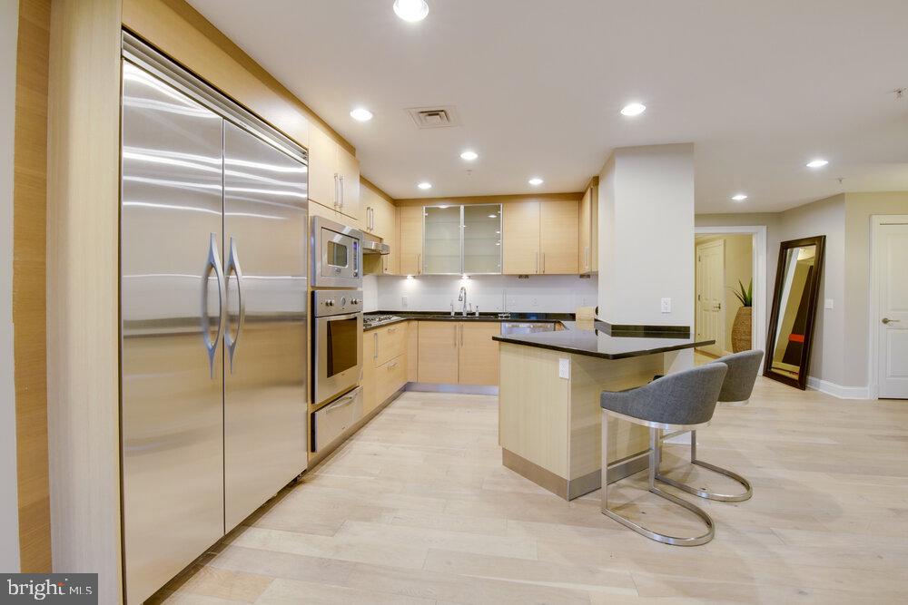 THE RITZ-CARLTON RESIDENCES - Residential Lease