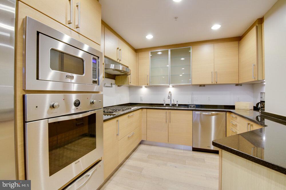 THE RITZ-CARLTON RESIDENCES - Residential Lease