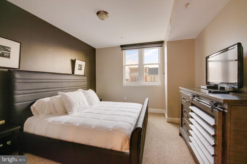 THE RITZ-CARLTON RESIDENCES - Residential Lease