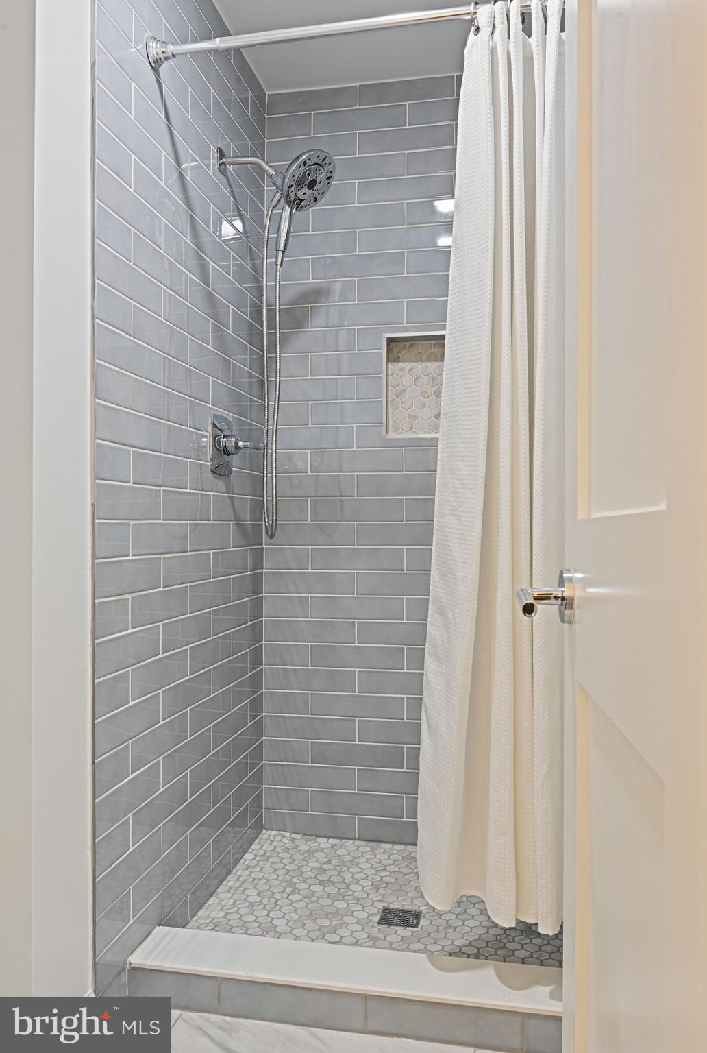 TREESIDE - Residential