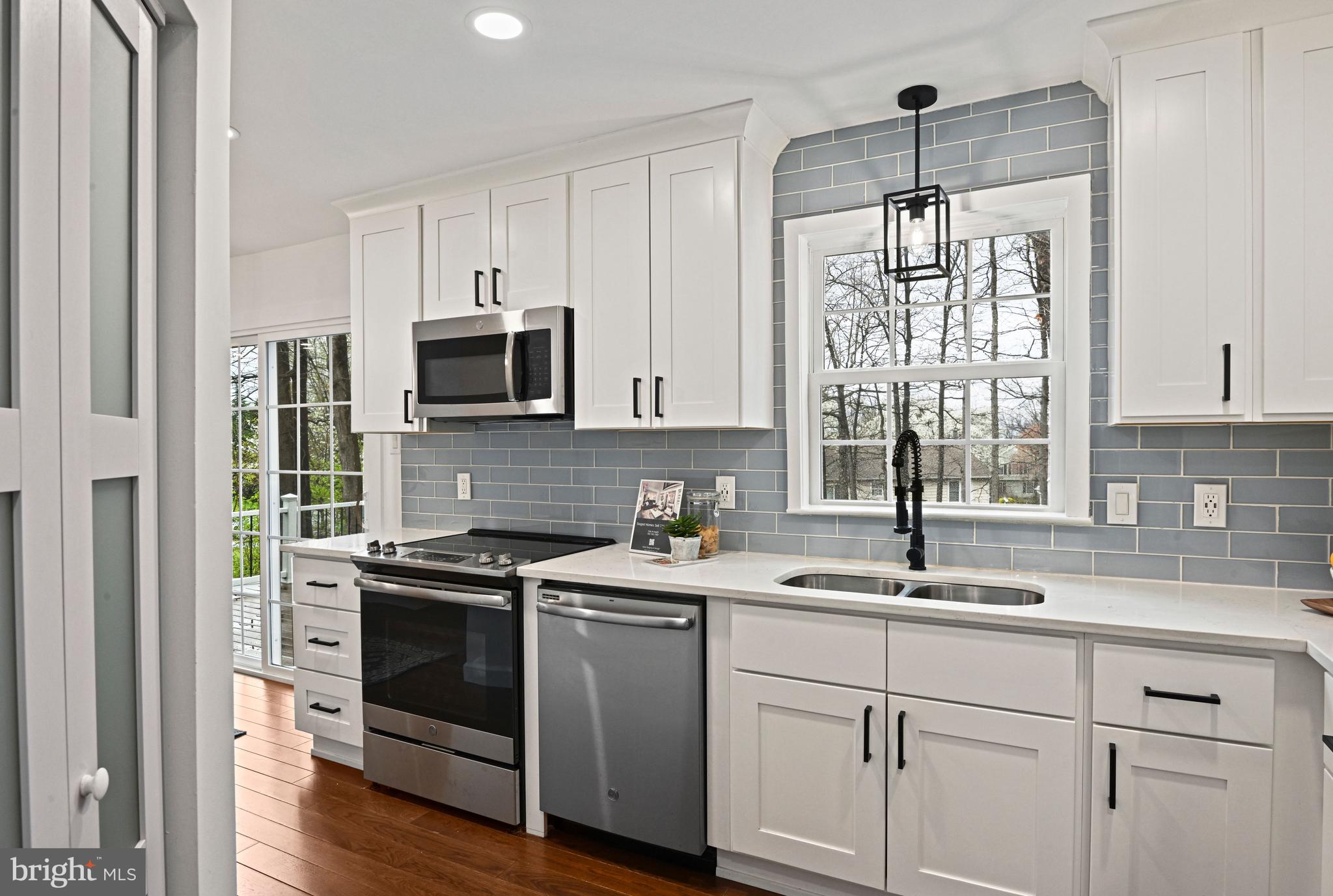 TREESIDE - Residential