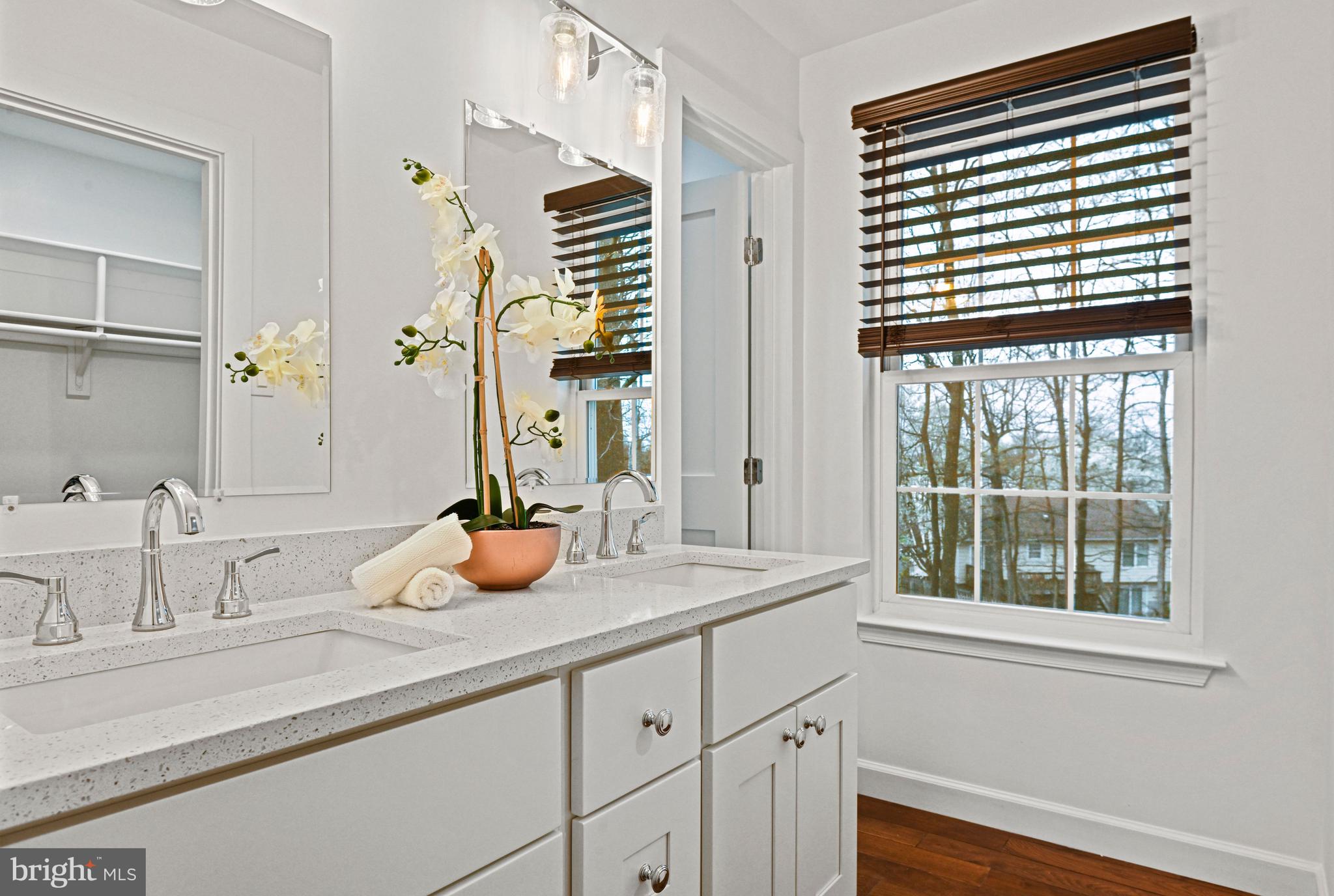 TREESIDE - Residential