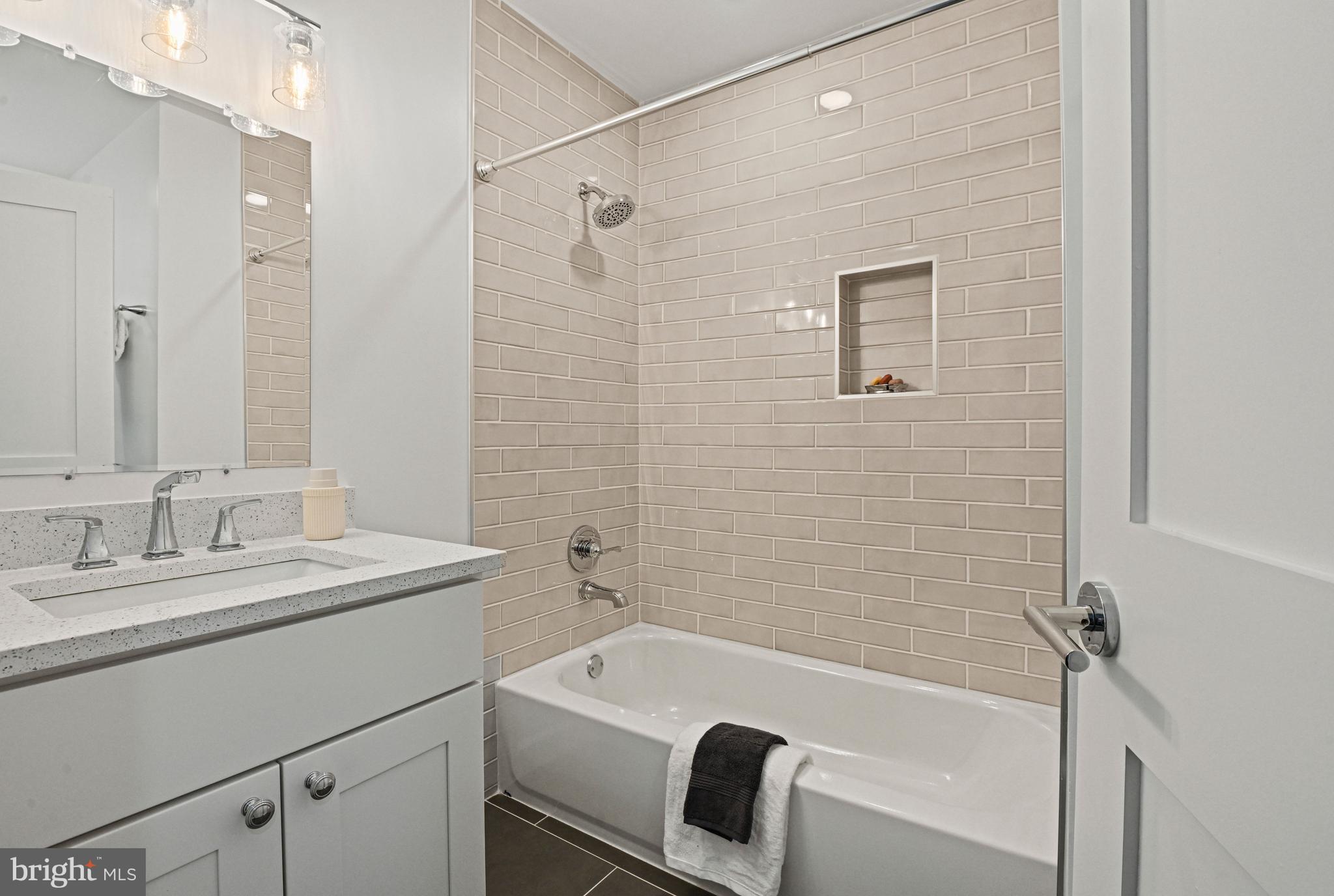 TREESIDE - Residential