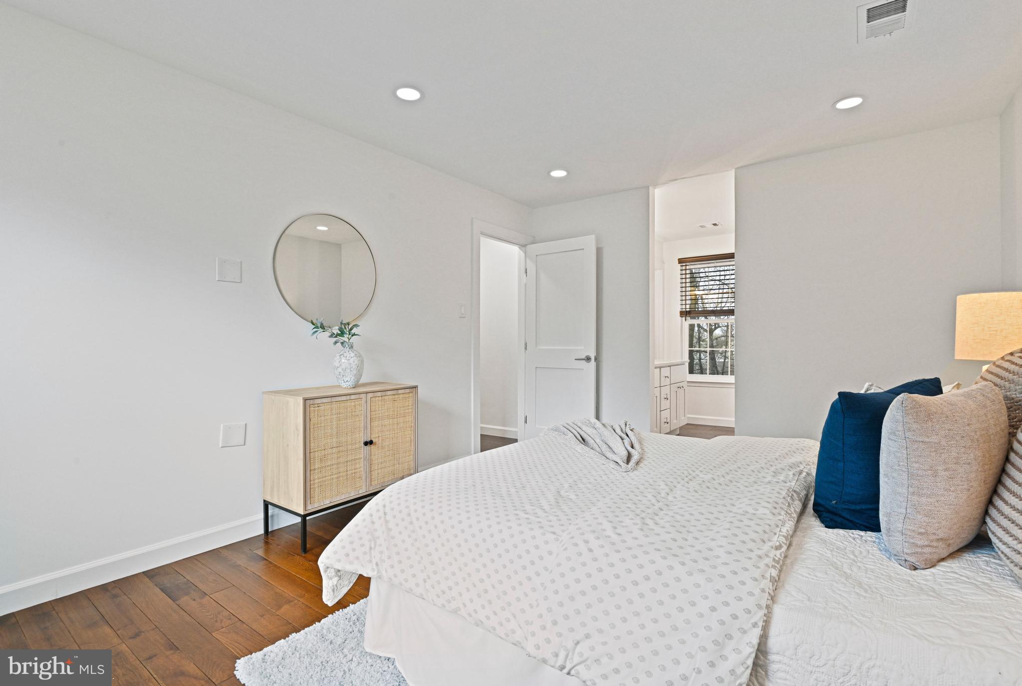 TREESIDE - Residential