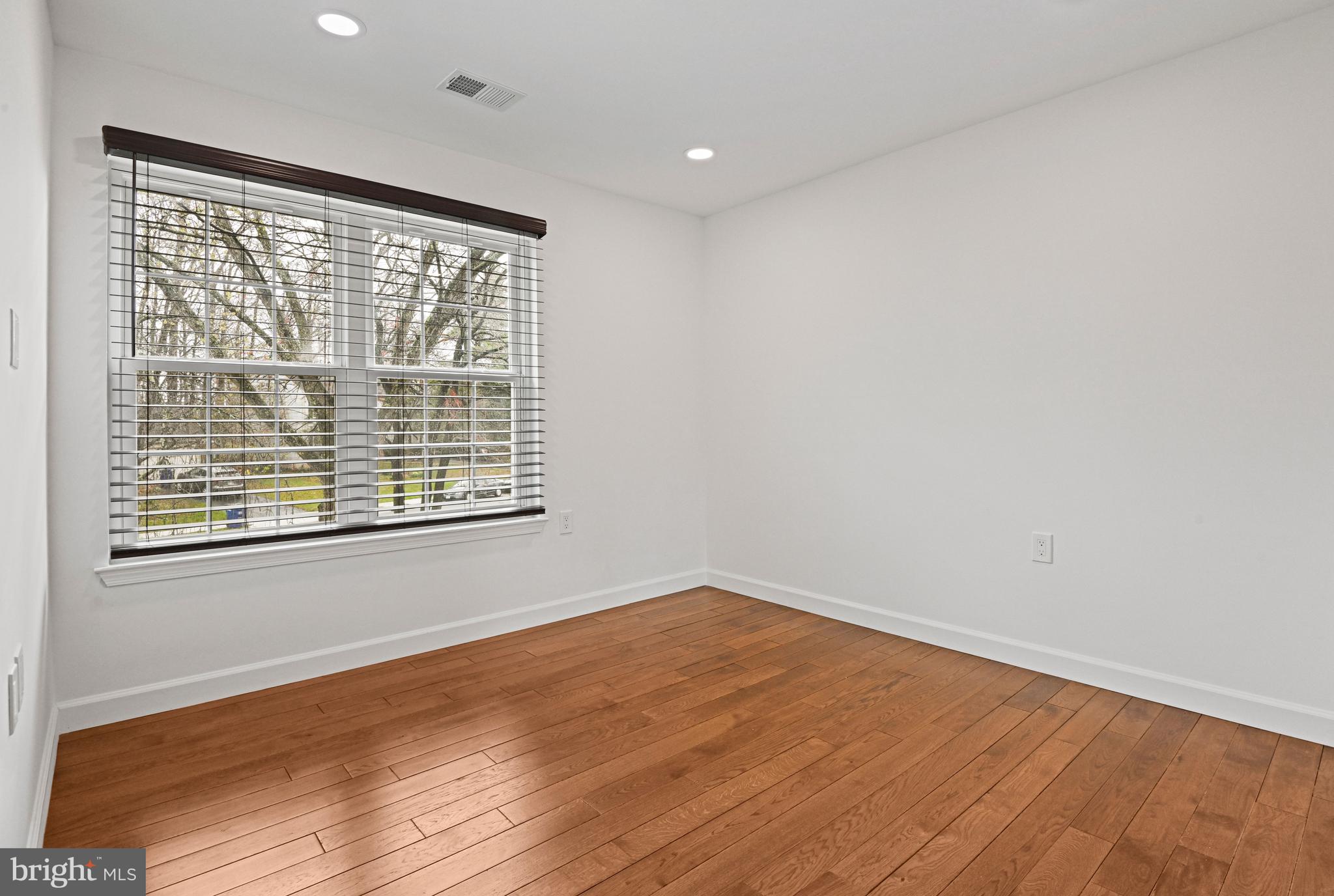 TREESIDE - Residential