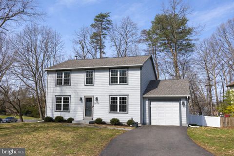 Photo of 1413 Bayshire Lane, HERNDON, VA 20170 (MLS # VAFX2297886)