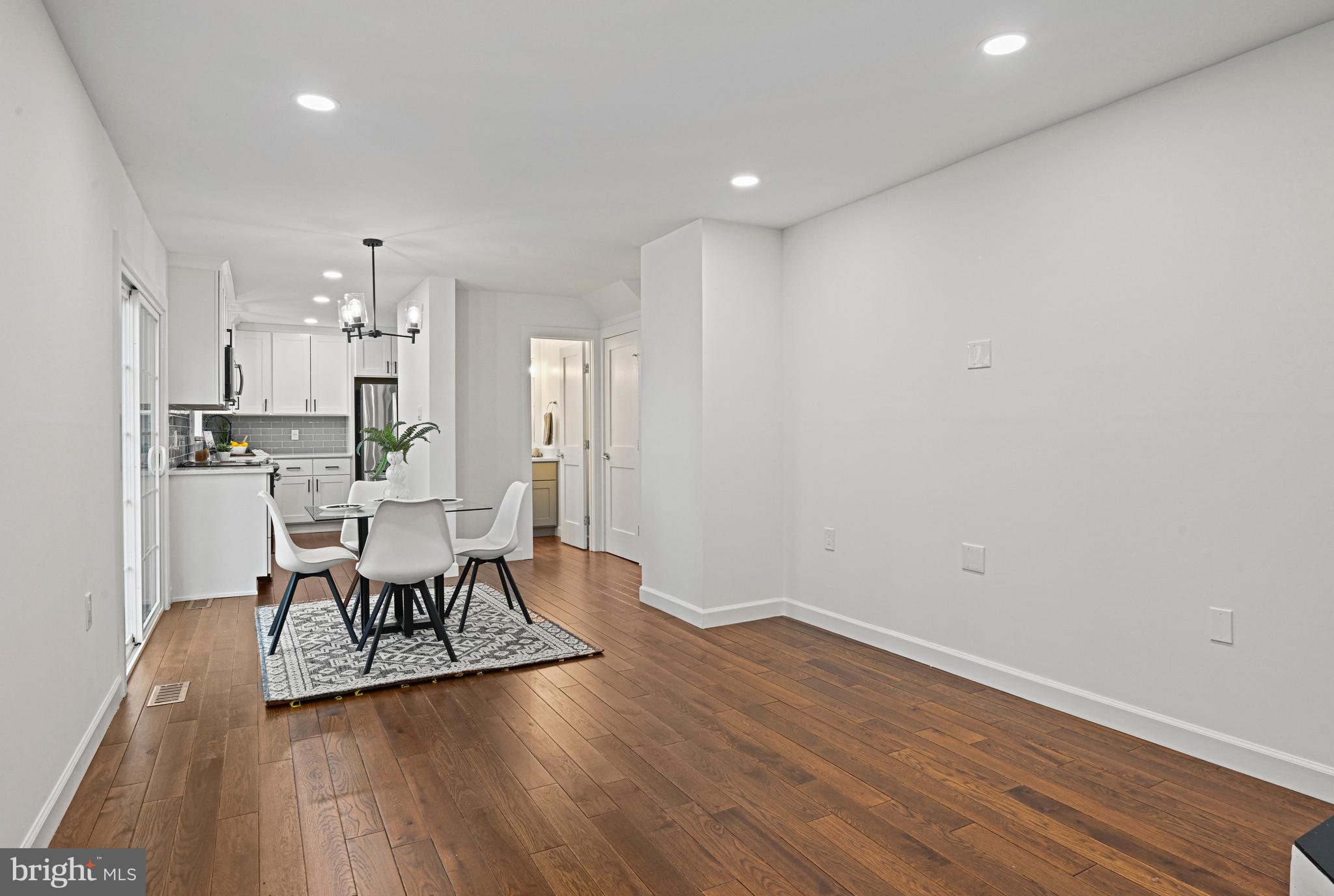 TREESIDE - Residential