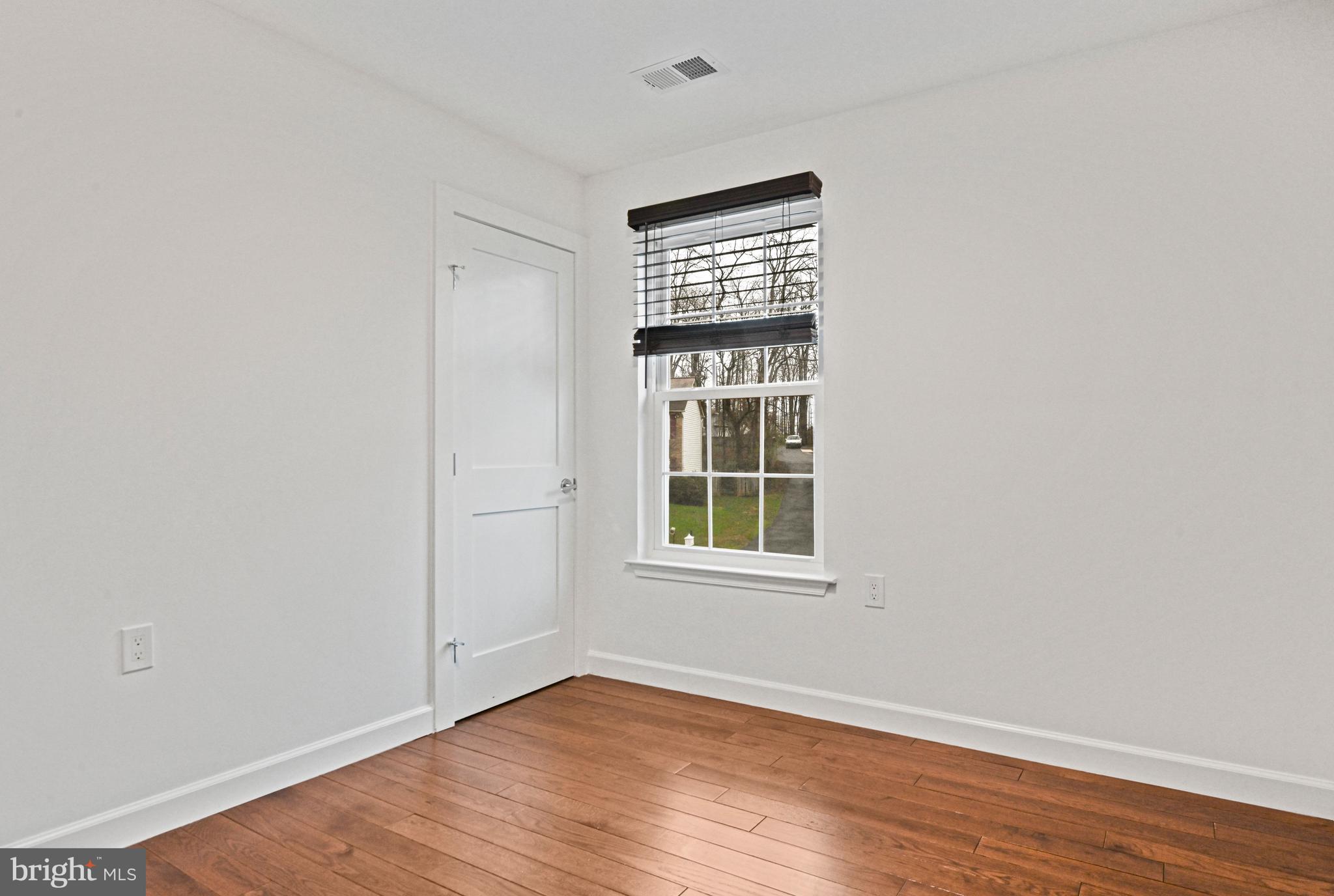 TREESIDE - Residential