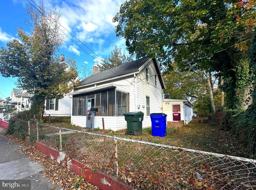 Looking for an affordable home on Pennsylvania Ave?
Here’s your chance to own a property with great potential! This 3-bedroom, 1-bath home offers a spacious layout, a sunroom that could serve as a 4th bedroom or office, ample off-street parking, and a large backyard. The home needs some TLC—perfect for buyers ready to build sweat equity and add value over time.