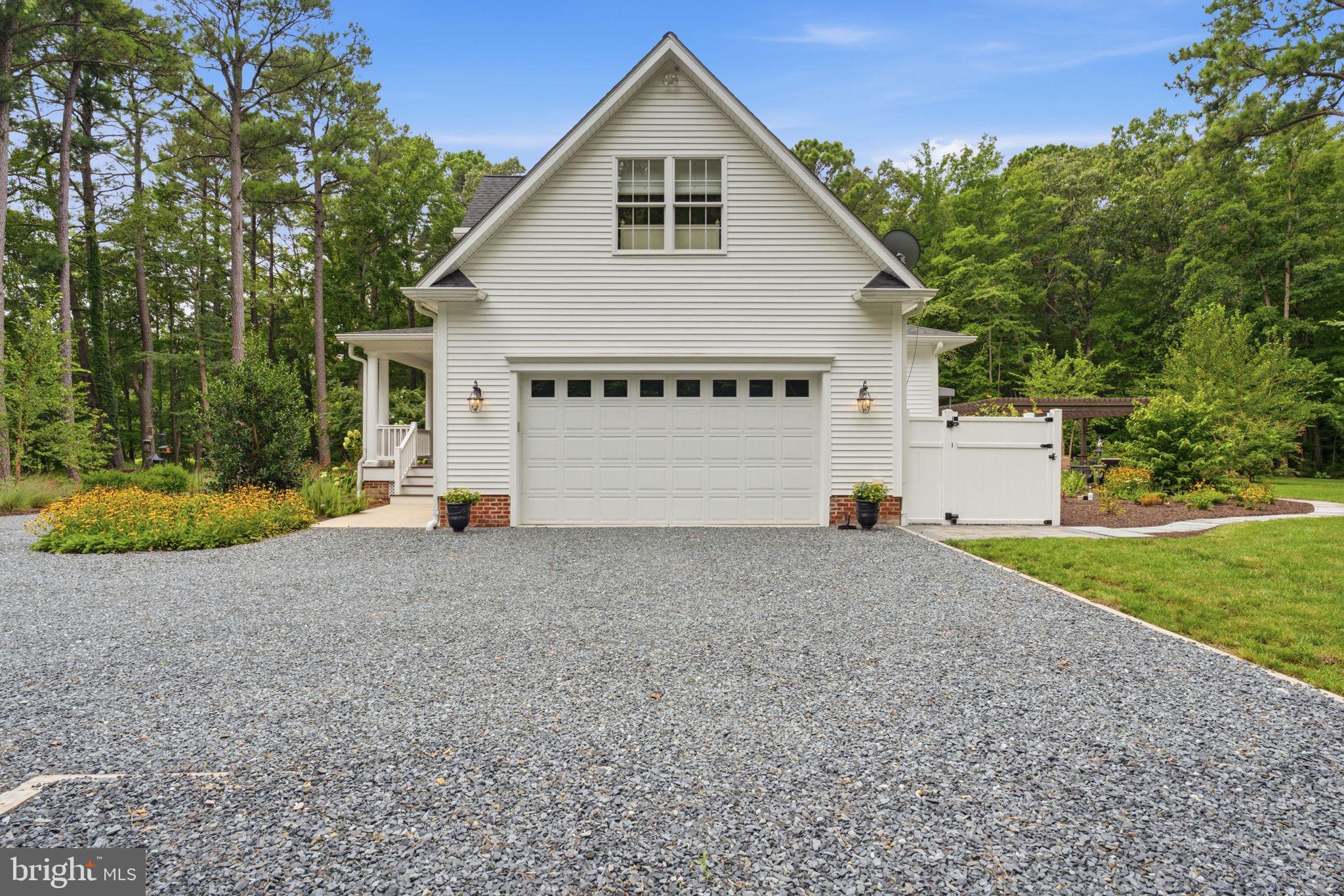 6674 SCHOOLHOUSE LANE