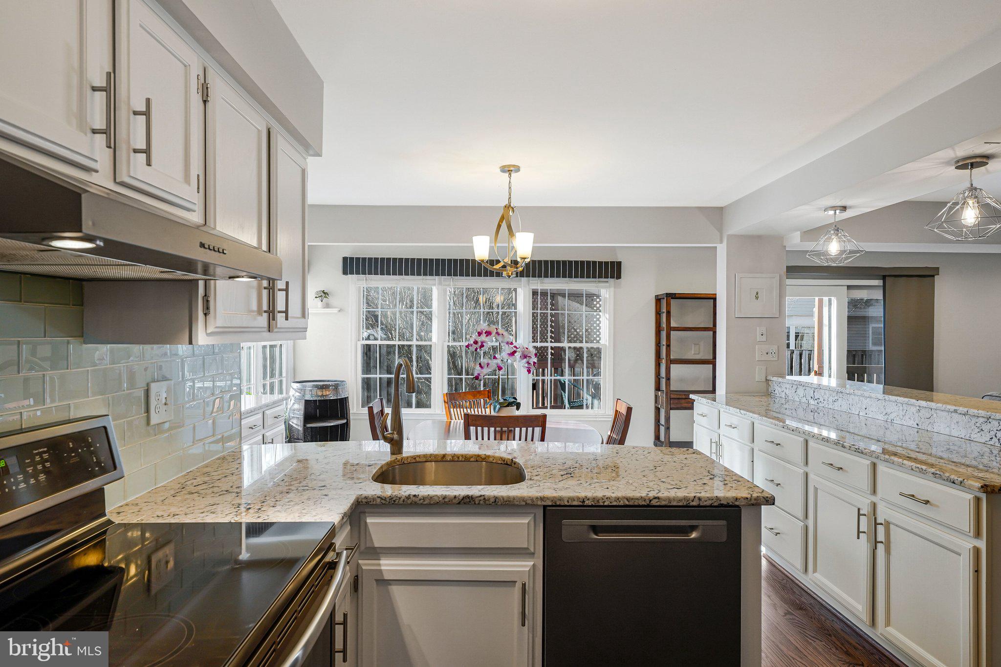 KINGSTON CHASE - Residential