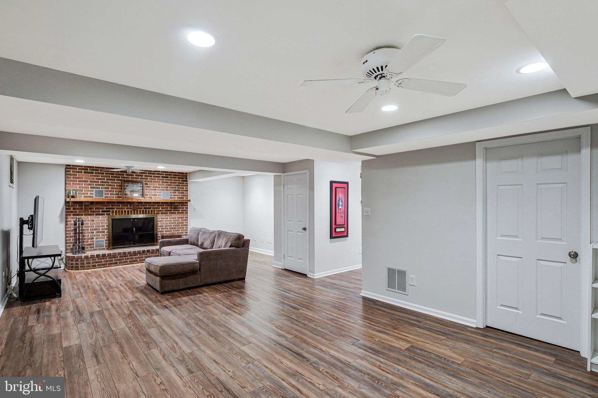 KINGSTON CHASE - Residential