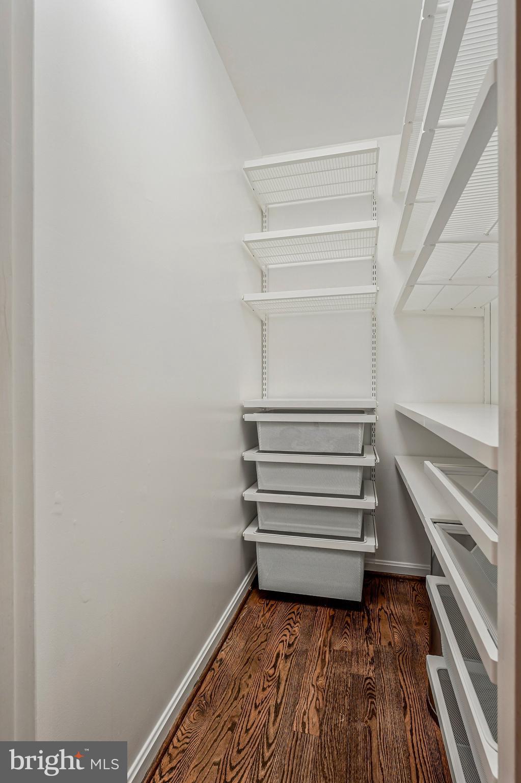 KINGSTON CHASE - Residential