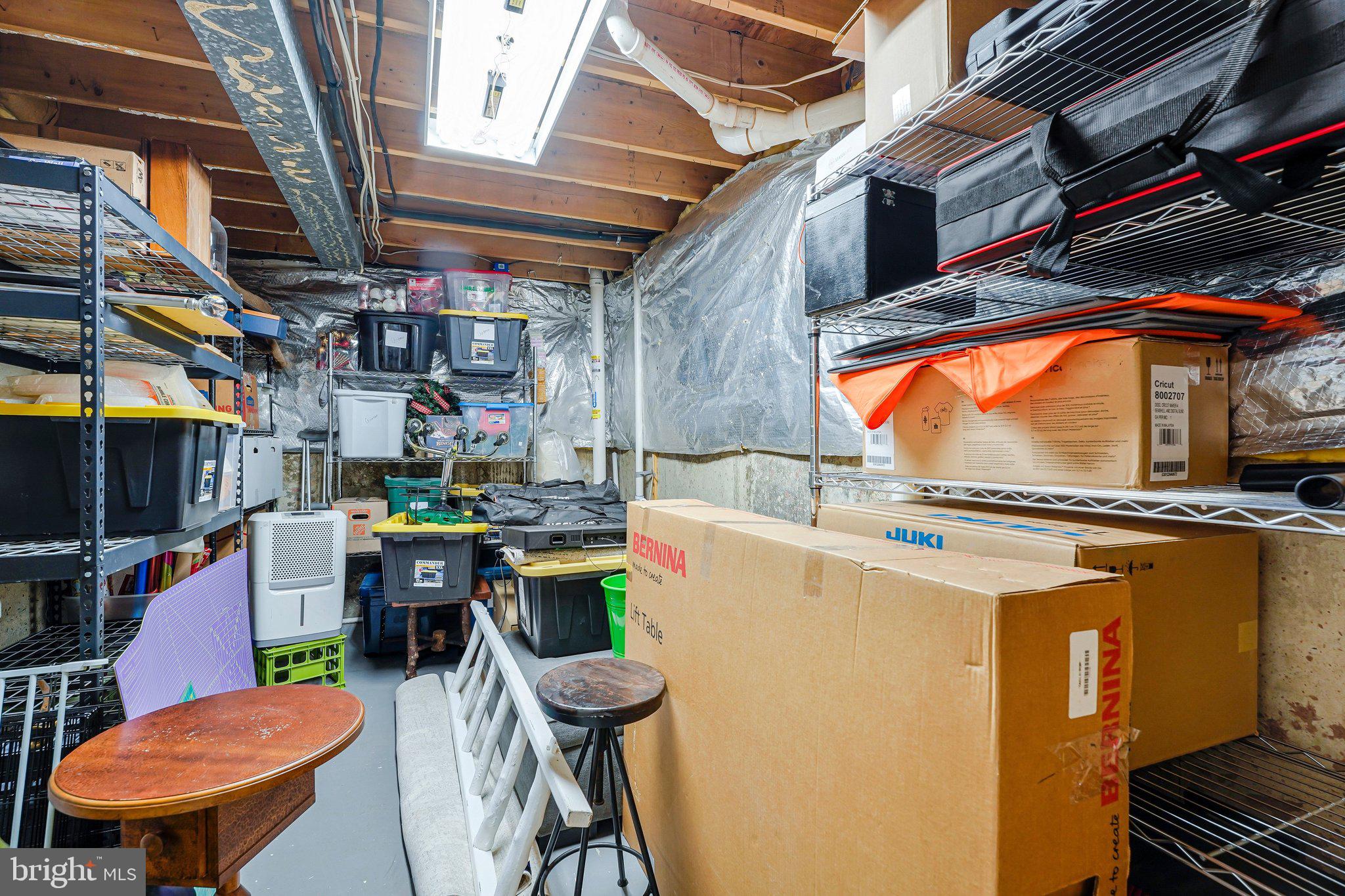 KINGSTON CHASE - Residential