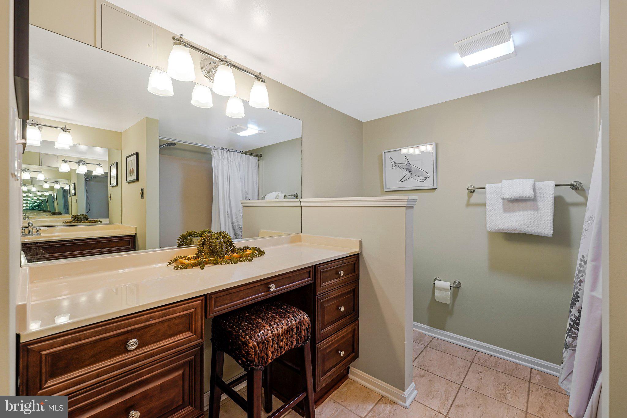 KINGSTON CHASE - Residential