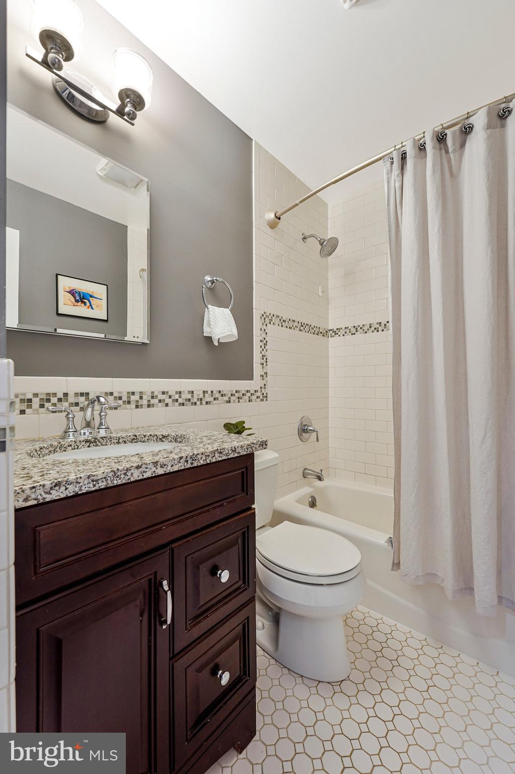 KINGSTON CHASE - Residential