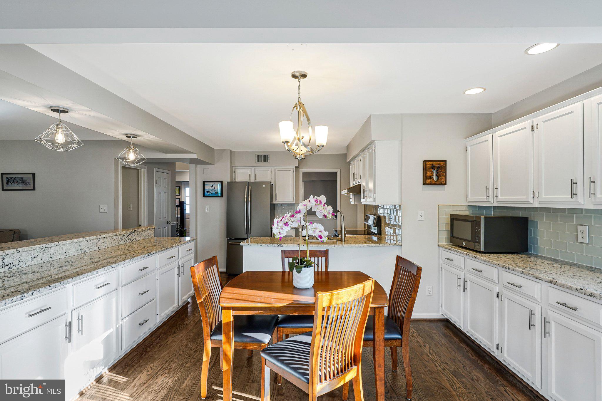 KINGSTON CHASE - Residential