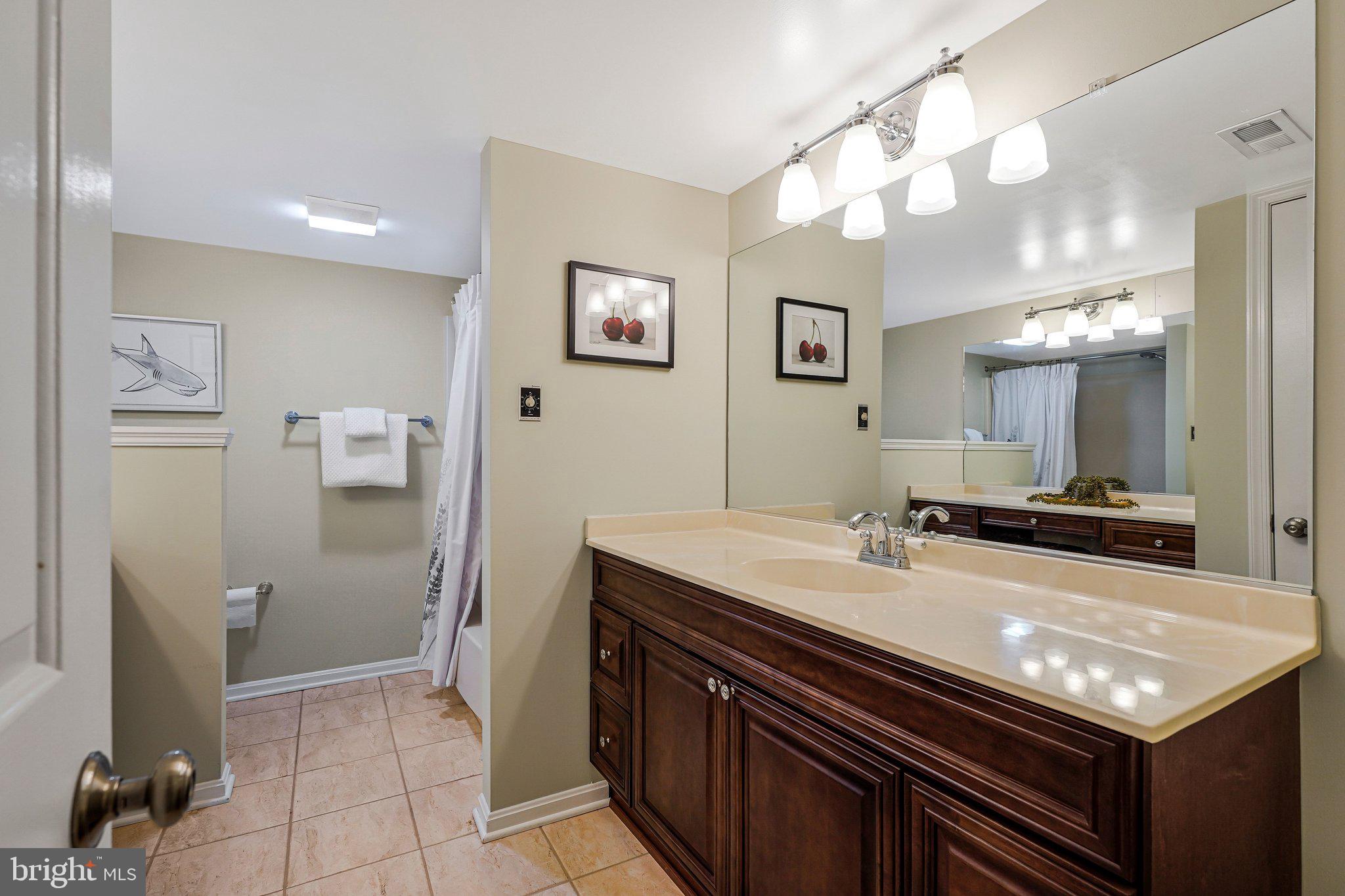 KINGSTON CHASE - Residential