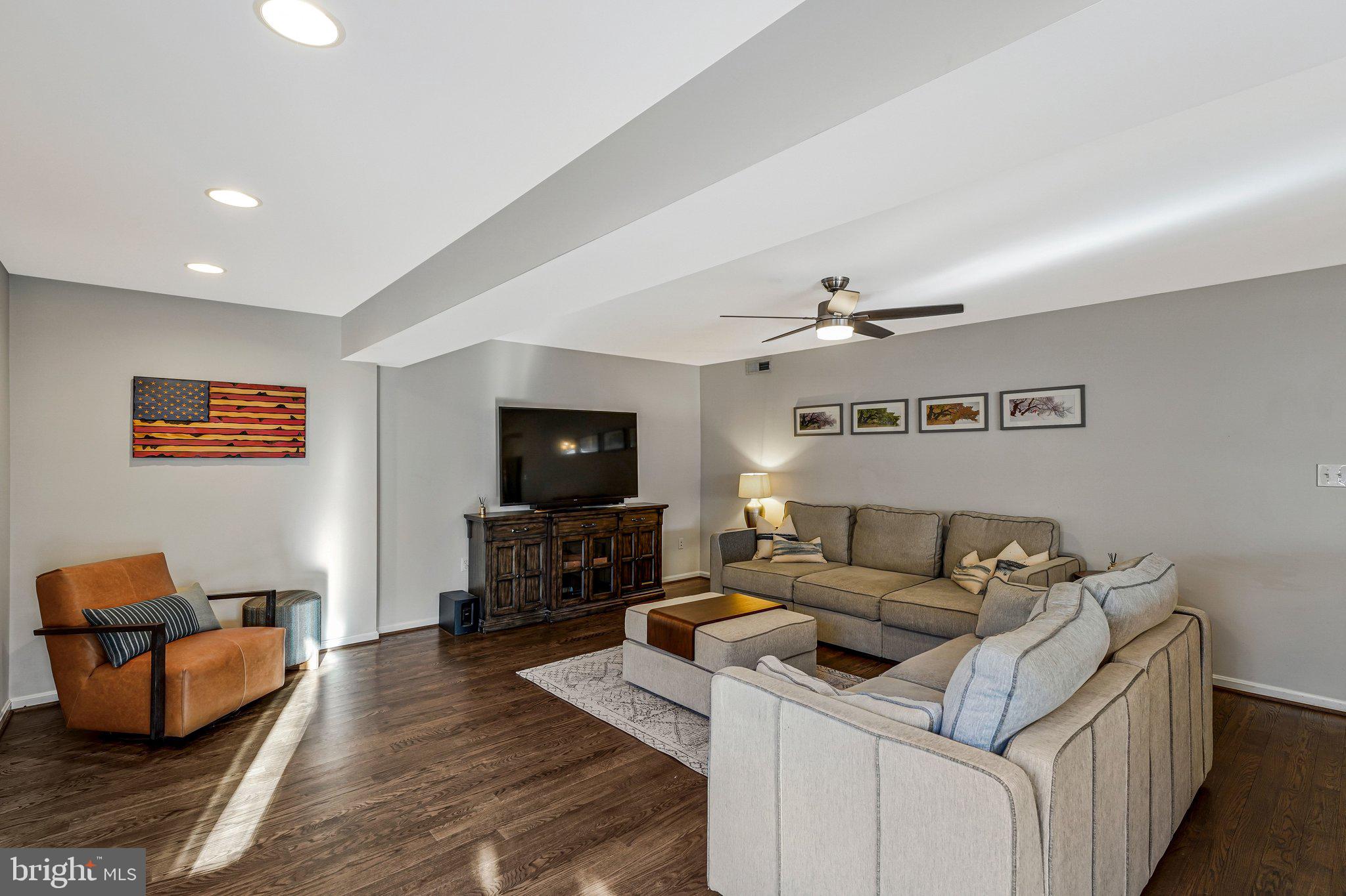 KINGSTON CHASE - Residential