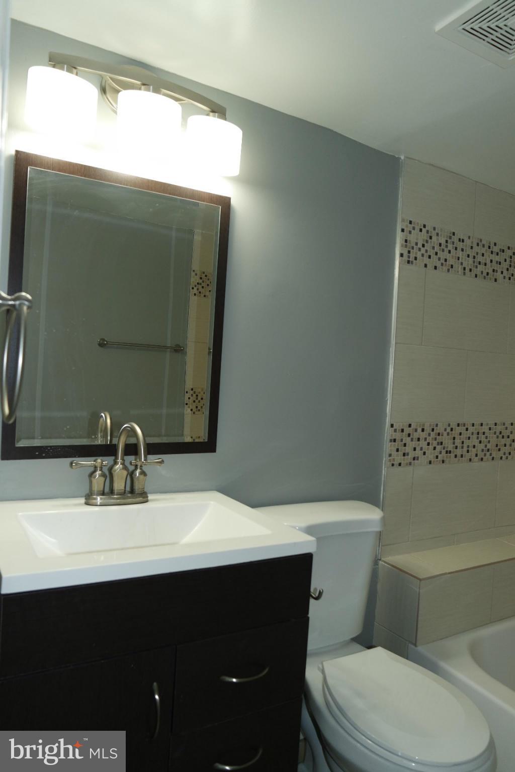 MT RAINIER- ROGERS 1ST A - Residential