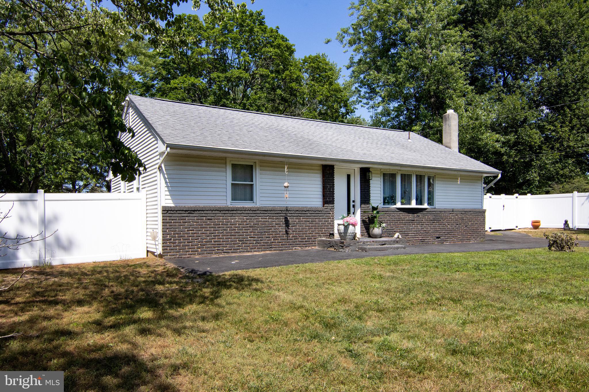 7 LAUFFER LANE