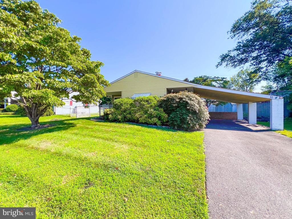 10 MOCKORANGE LANE