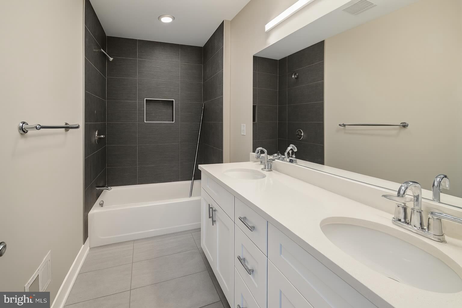 LUDLOW - Residential