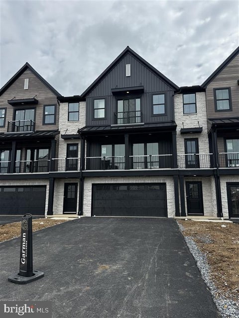 Townhouse For Sale - 185 Trailside Court<br/> LEBANON, PA 17042