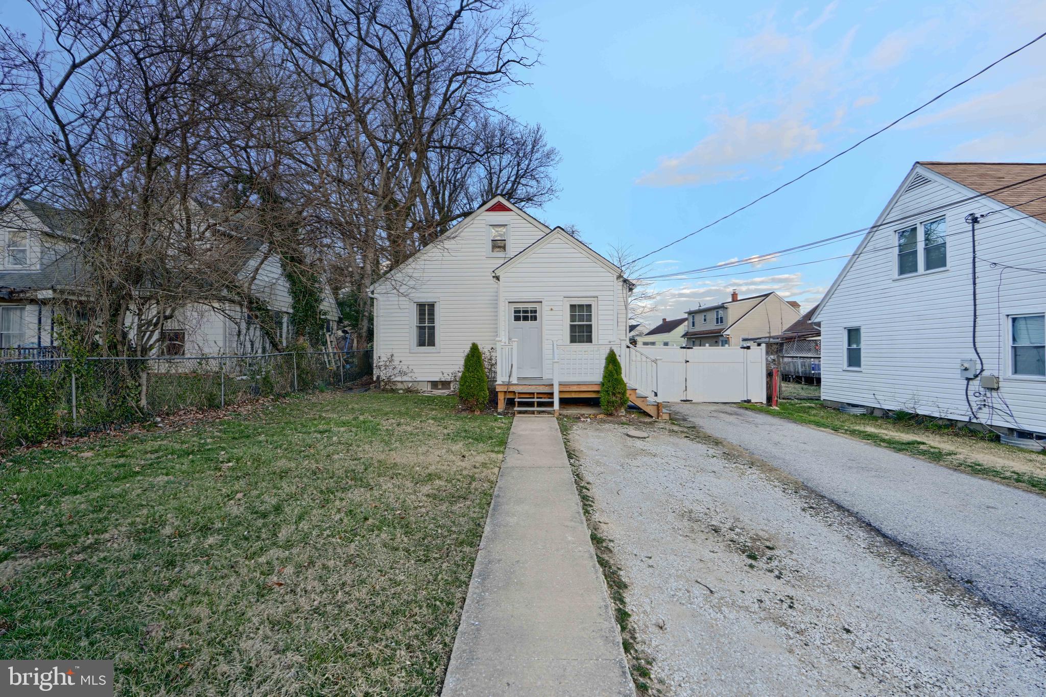 8215 OAKLEIGH