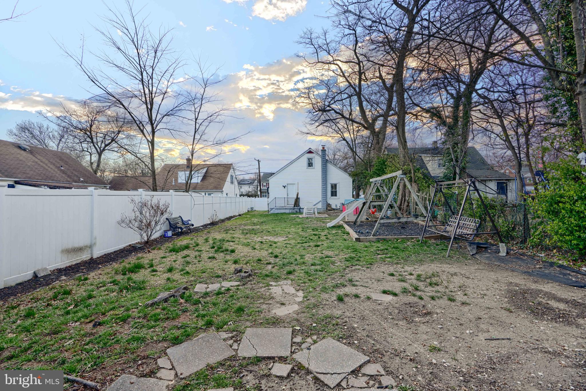 8215 OAKLEIGH