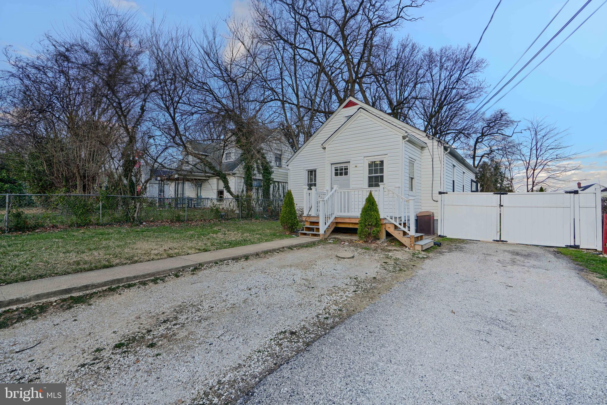 8215 OAKLEIGH