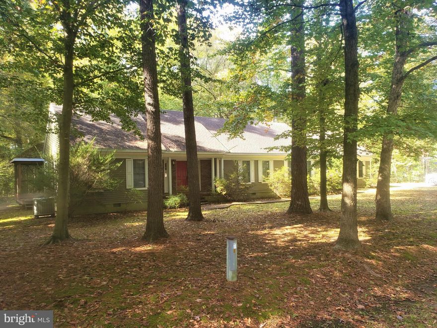 3 bedrooms, 3 baths,  family room with fireplace & cathedral ceiling,  kitchen with island, 2 car garage....Sold as-is, needs TLC