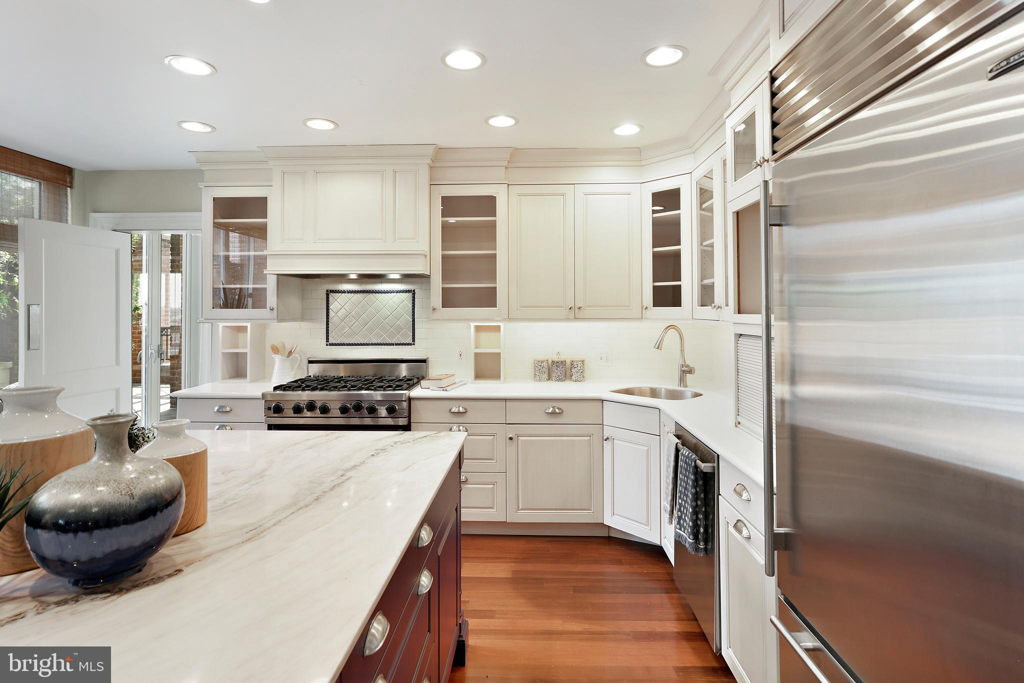 HARBOR EAST - Residential