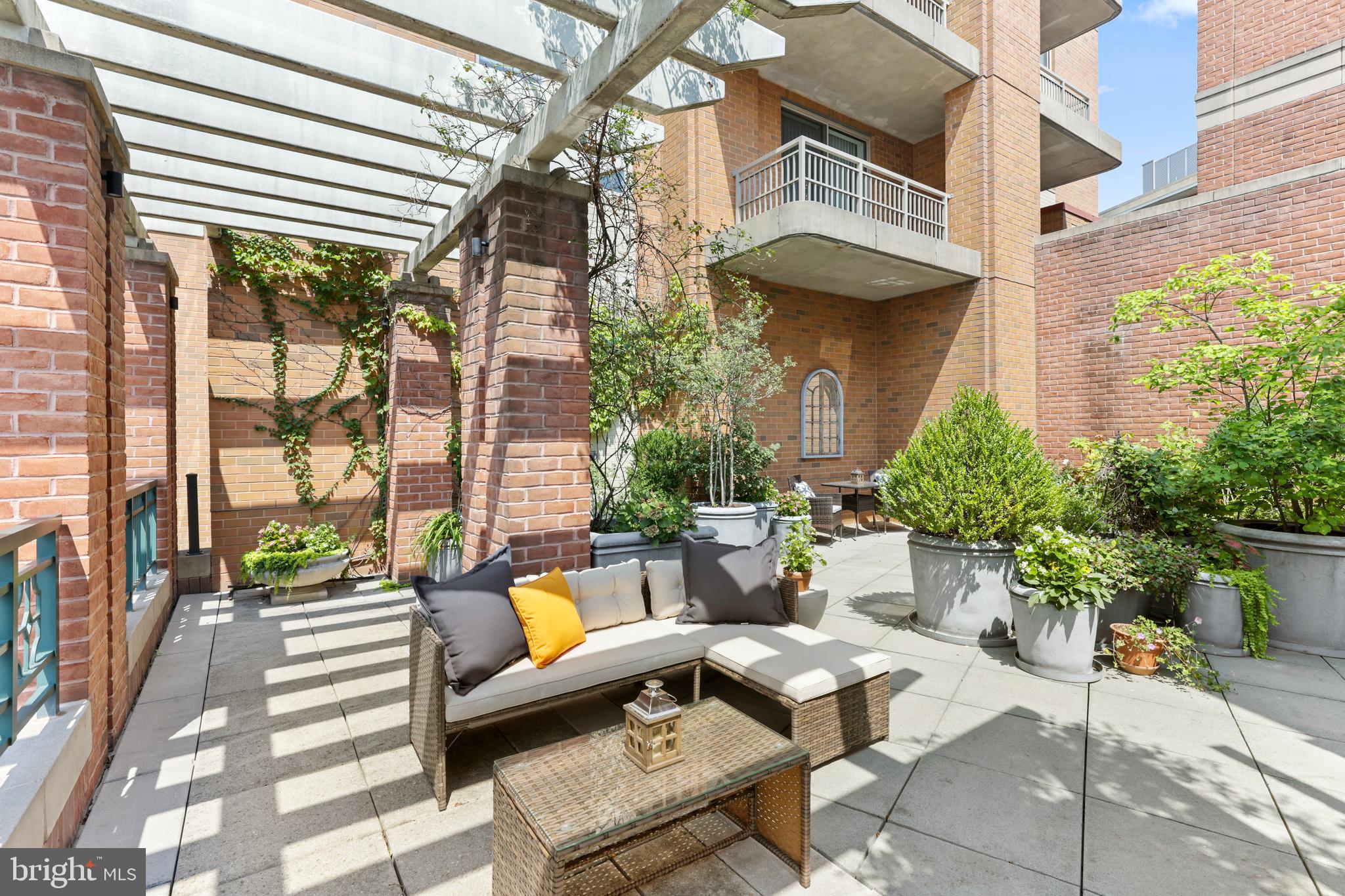 HARBOR EAST - Residential