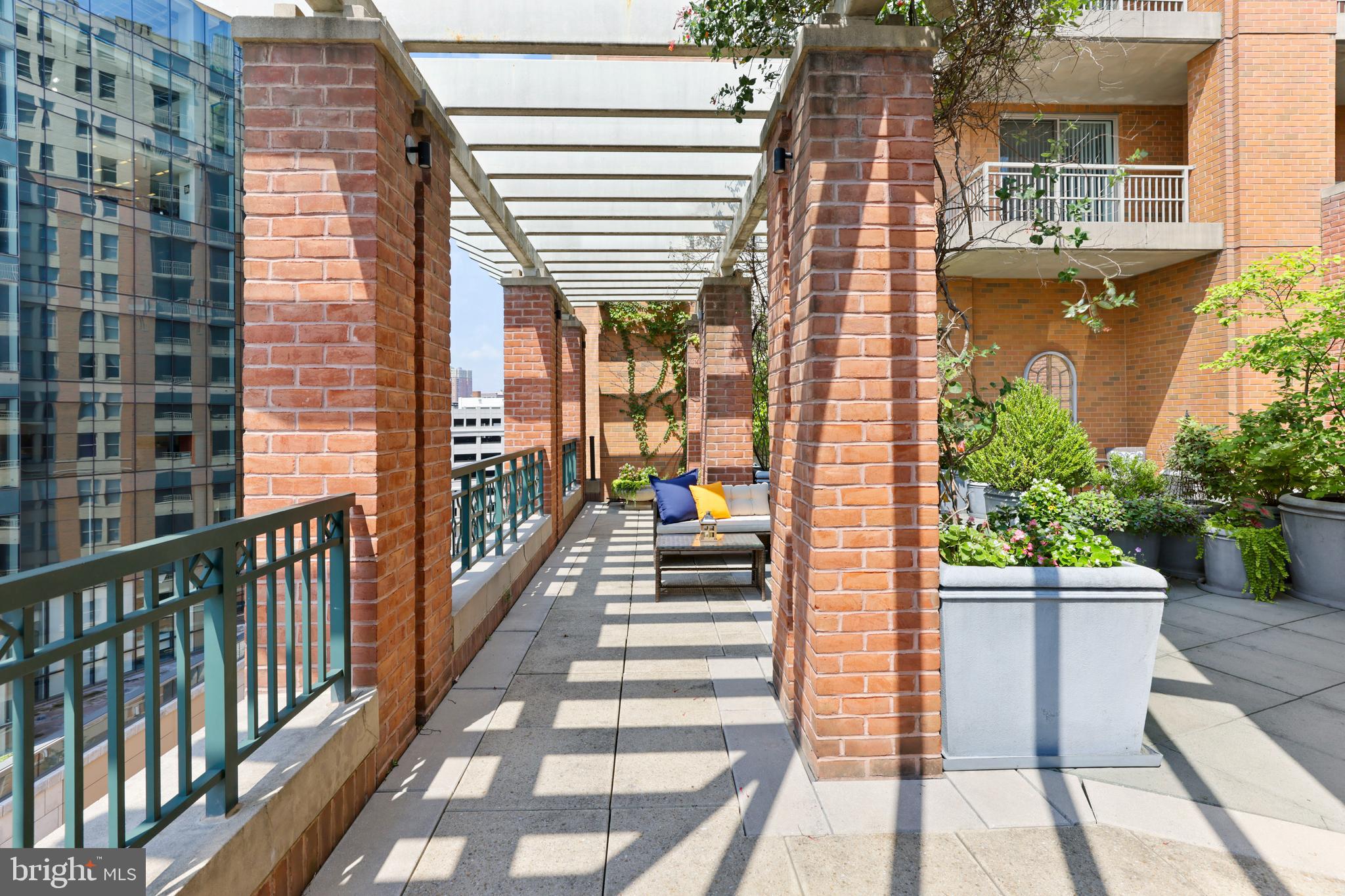 HARBOR EAST - Residential