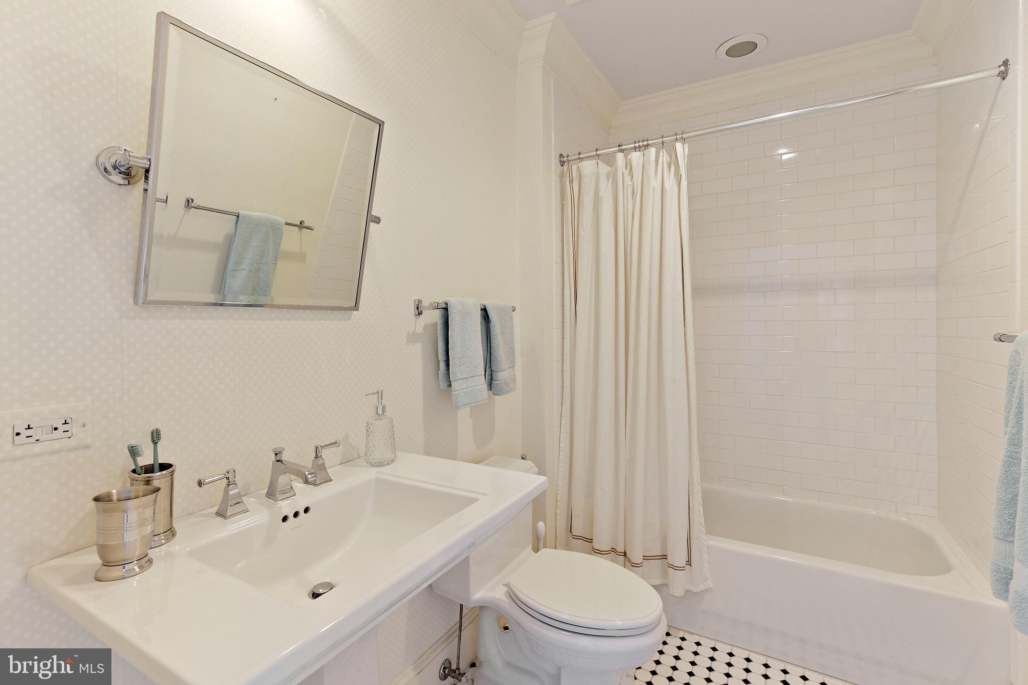 HARBOR EAST - Residential