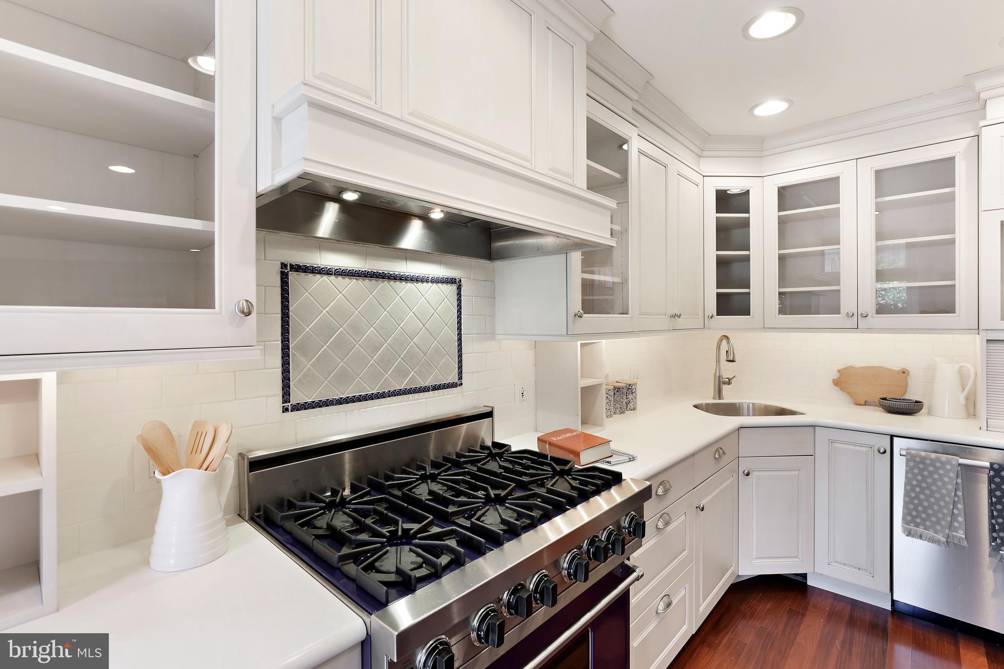 HARBOR EAST - Residential