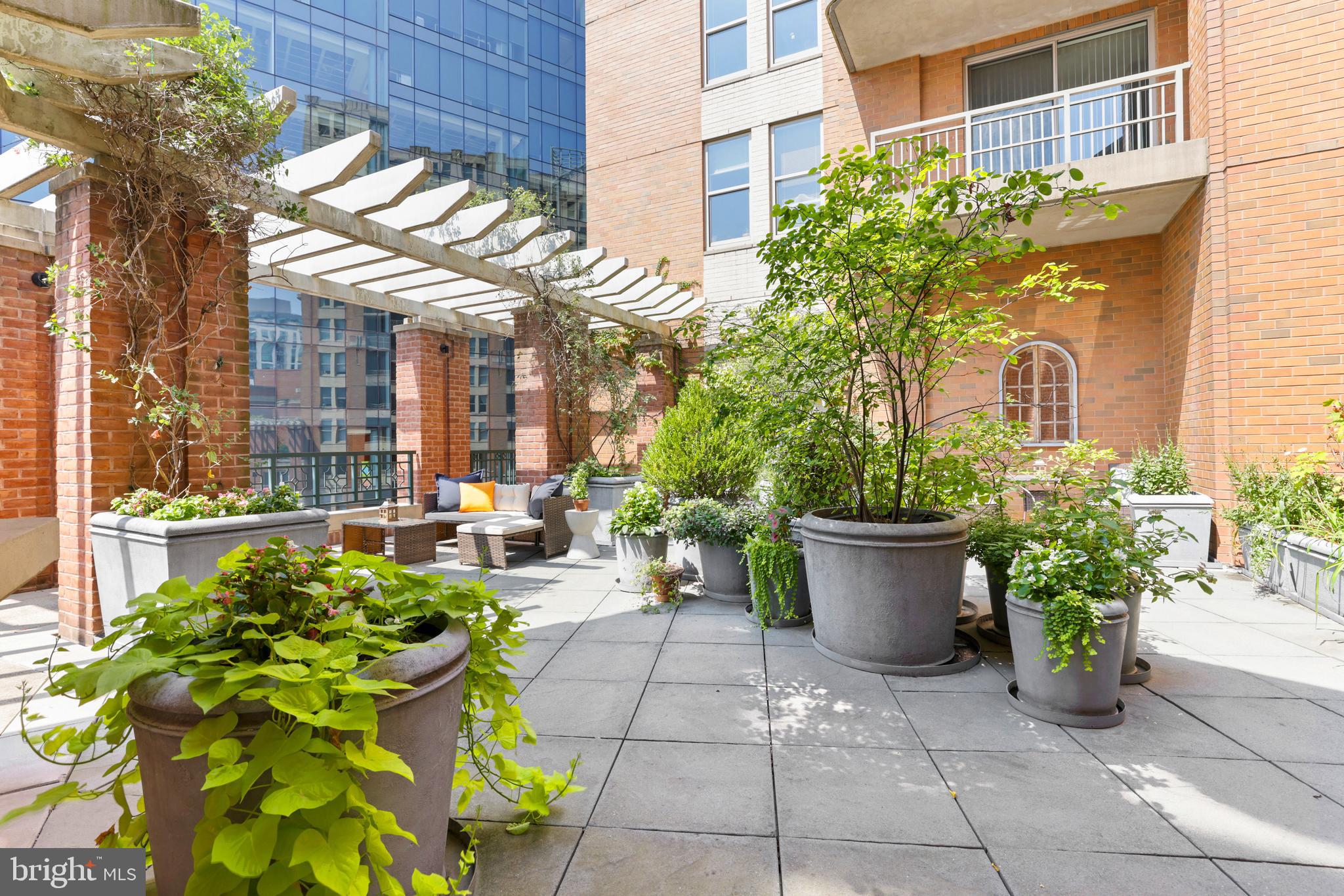 HARBOR EAST - Residential